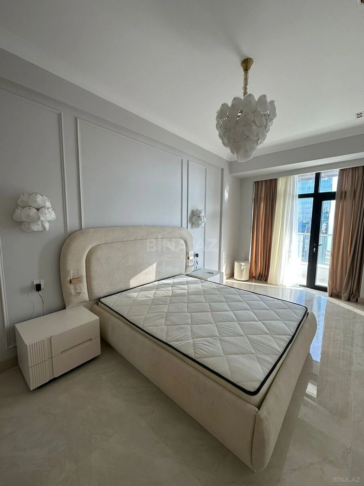 Kirayə verilir 2 otaqlı mənzil 90 m²