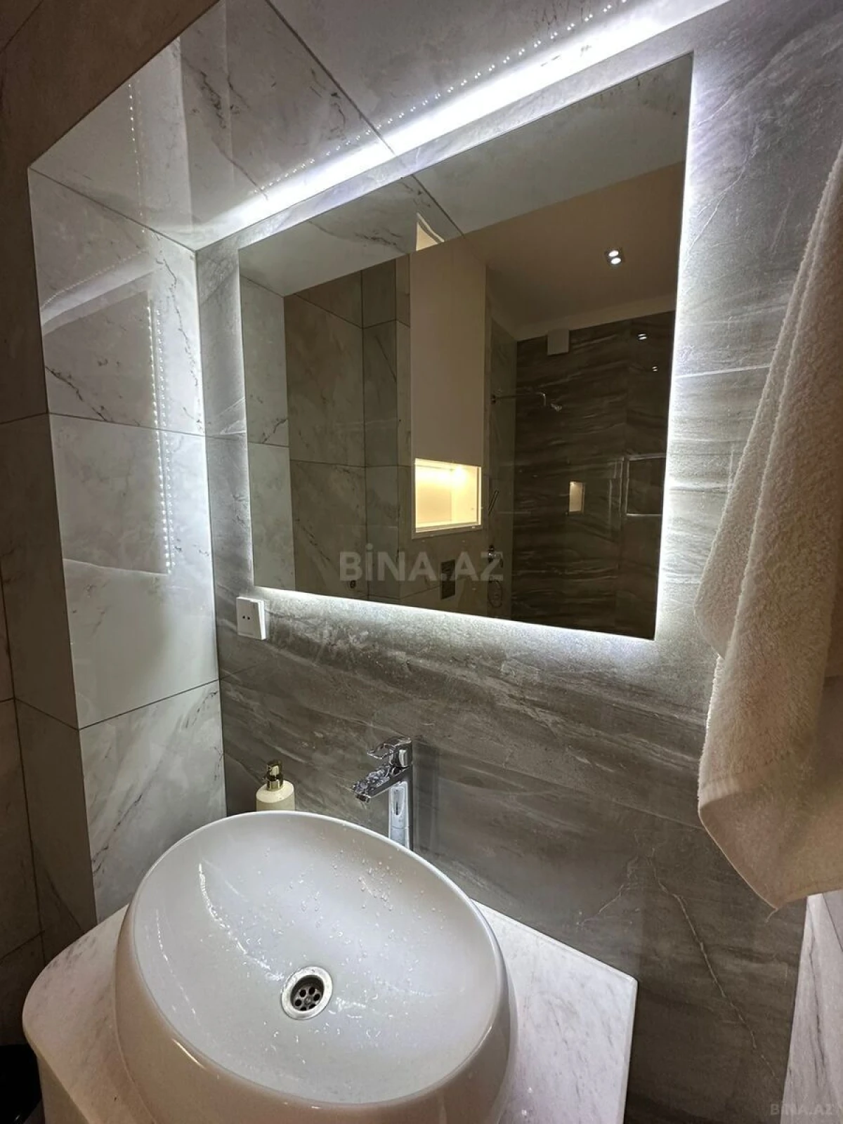 Kirayə verilir 2 otaqlı mənzil 90 m²