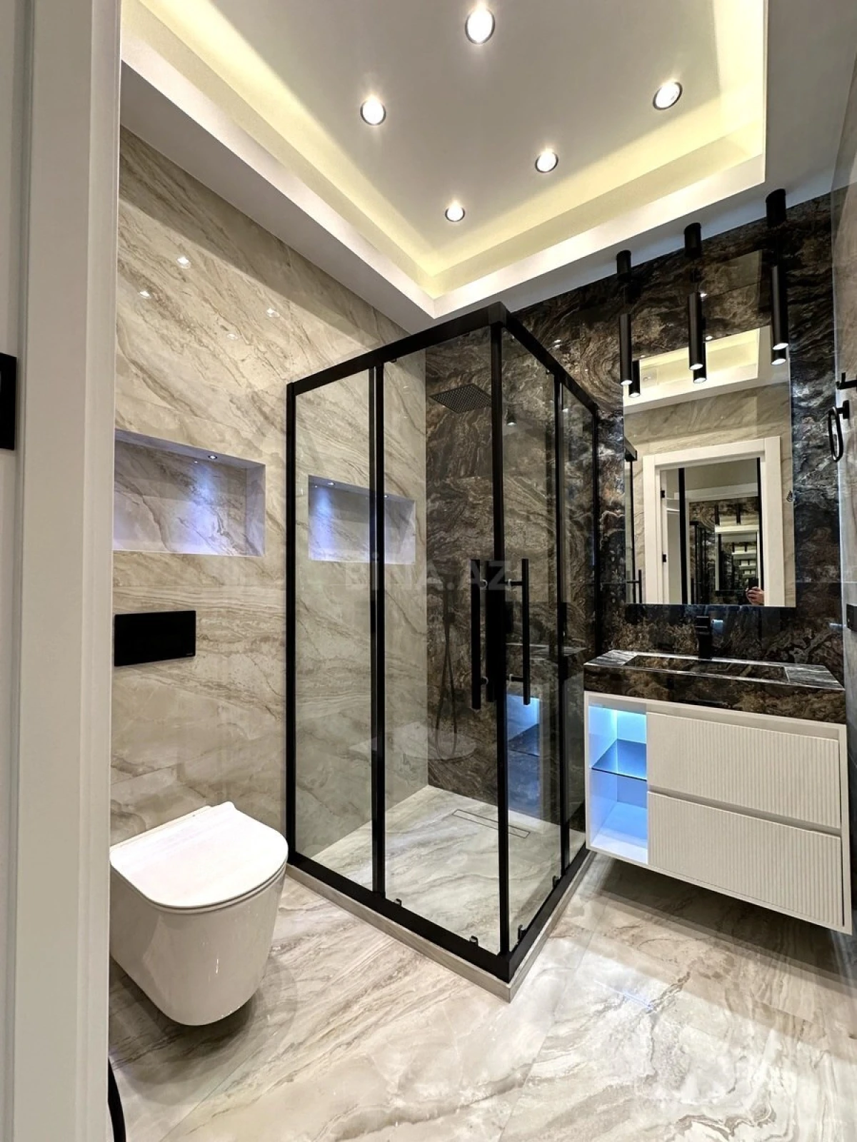 Satılır 4 otaqlı mənzil 195 m²