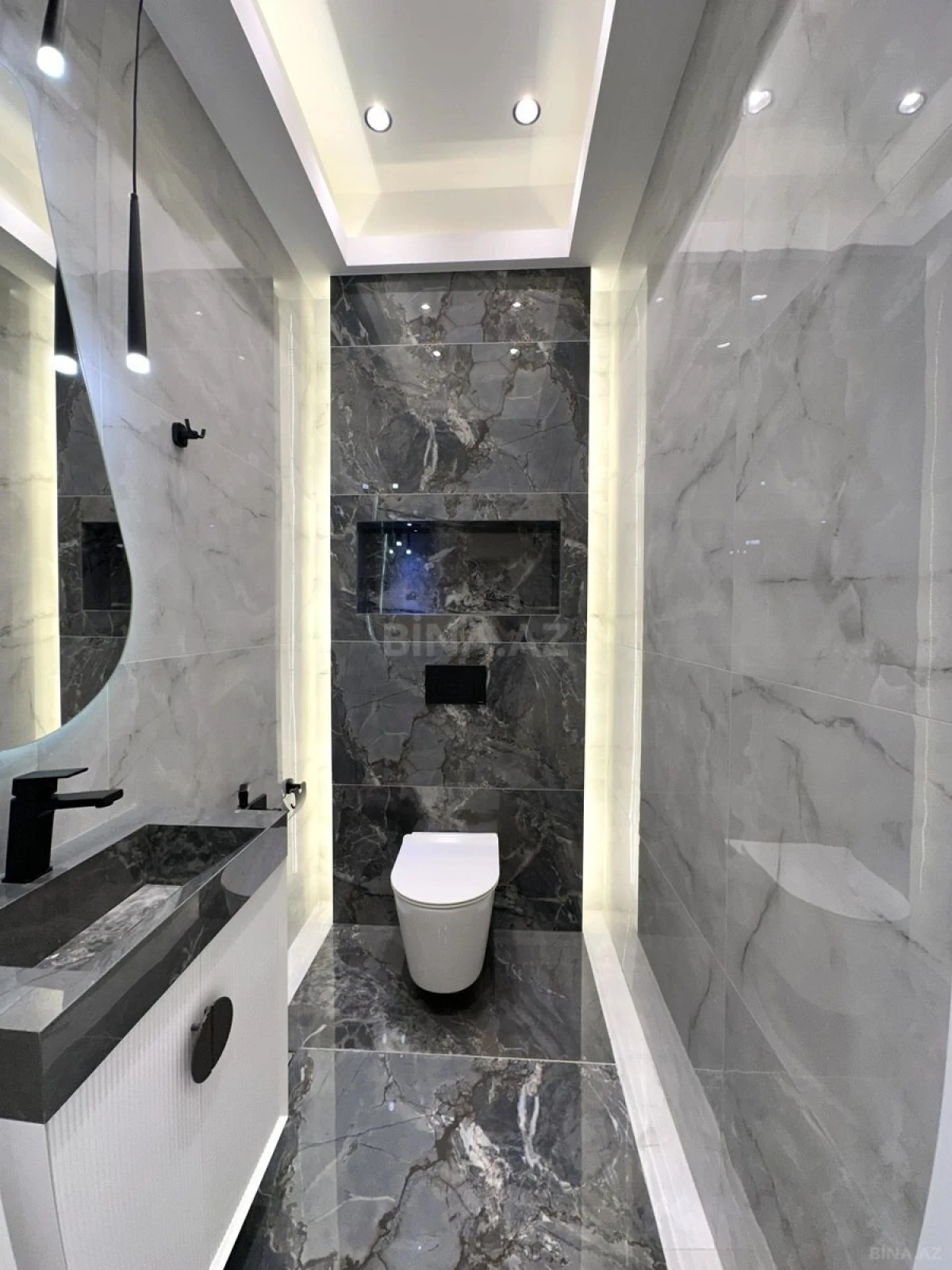 Satılır 4 otaqlı mənzil 195 m²