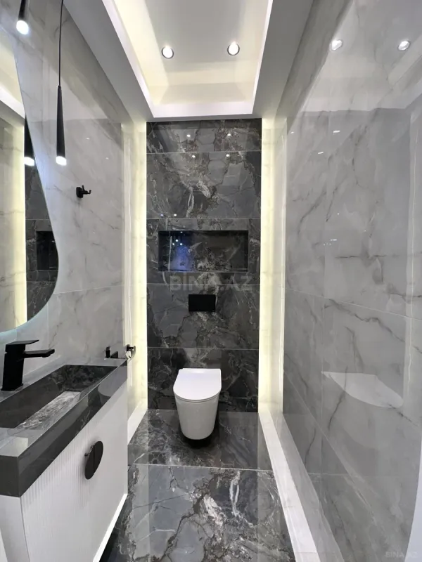 Satılır 4 otaqlı mənzil 195 m²