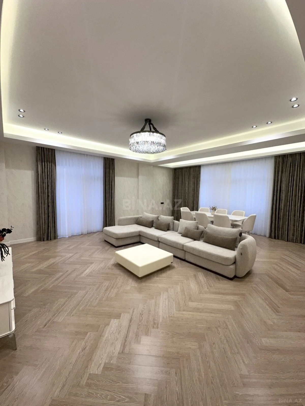Satılır 4 otaqlı mənzil 195 m²