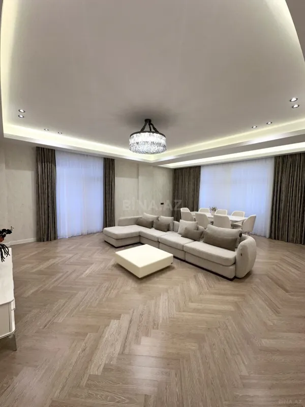 Satılır 4 otaqlı mənzil 195 m²