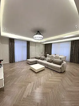 Satılır 4 otaqlı mənzil 195 m²