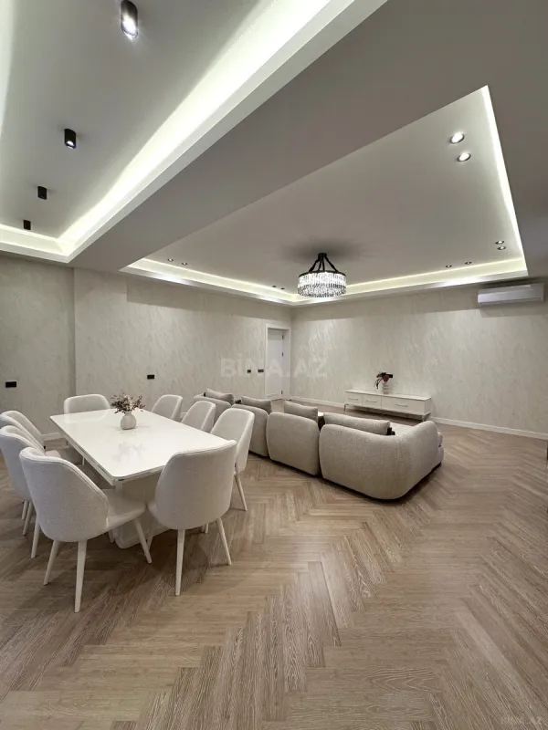 Satılır 4 otaqlı mənzil 195 m²