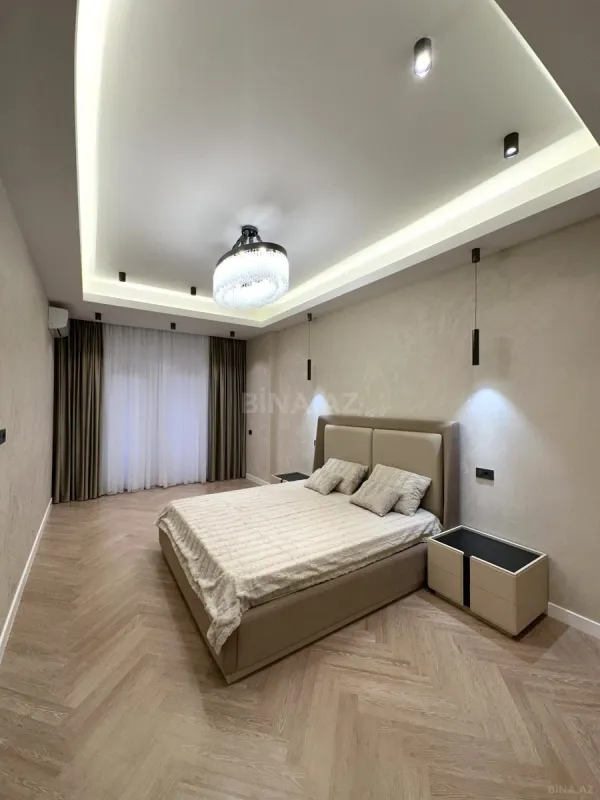 Satılır 4 otaqlı mənzil 195 m²