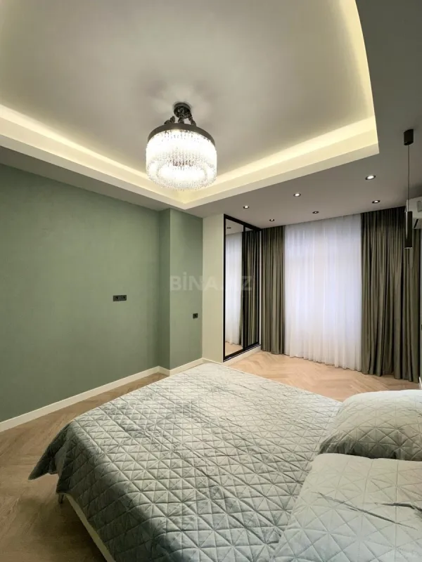 Satılır 4 otaqlı mənzil 195 m²