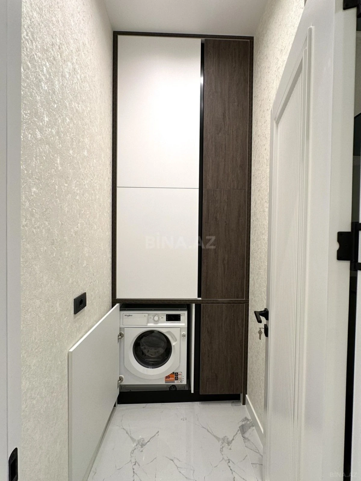 Satılır 4 otaqlı mənzil 195 m²