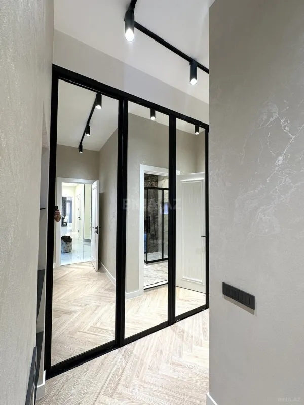 Satılır 4 otaqlı mənzil 195 m²