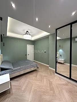 Satılır 4 otaqlı mənzil 195 m²