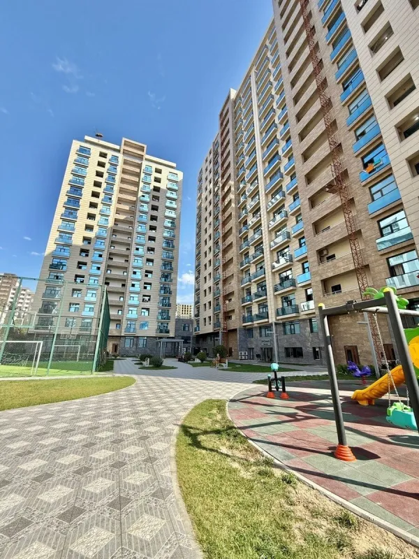 Satılır 4 otaqlı mənzil 195 m²