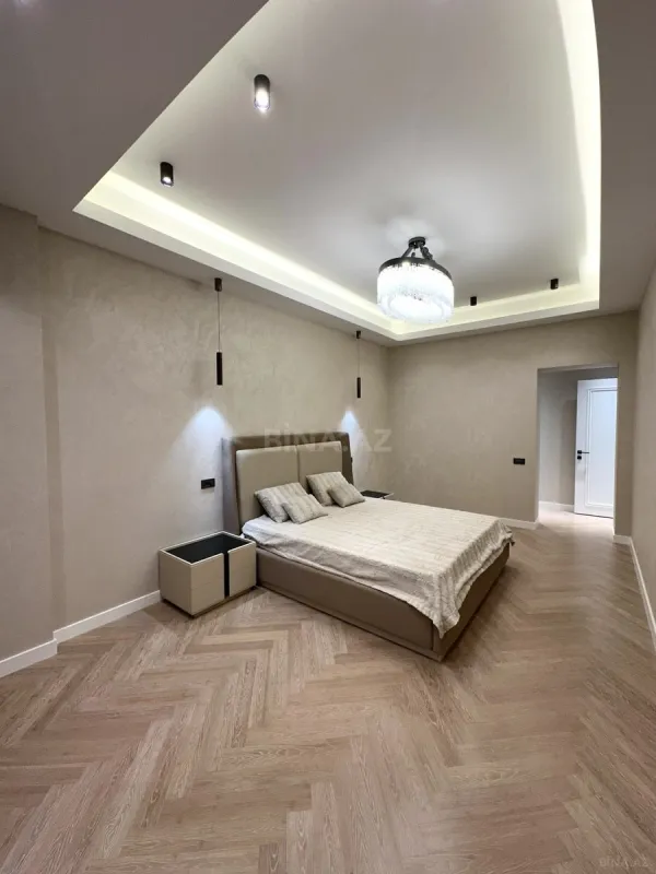Satılır 4 otaqlı mənzil 195 m²
