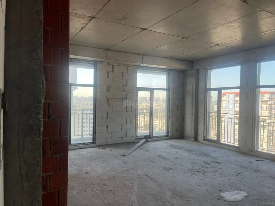 Satılır 3 otaqlı mənzil 109 m²