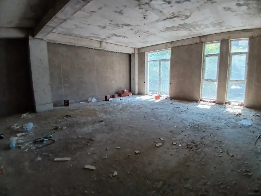 Satılır 4 otaqlı mənzil 231 m²