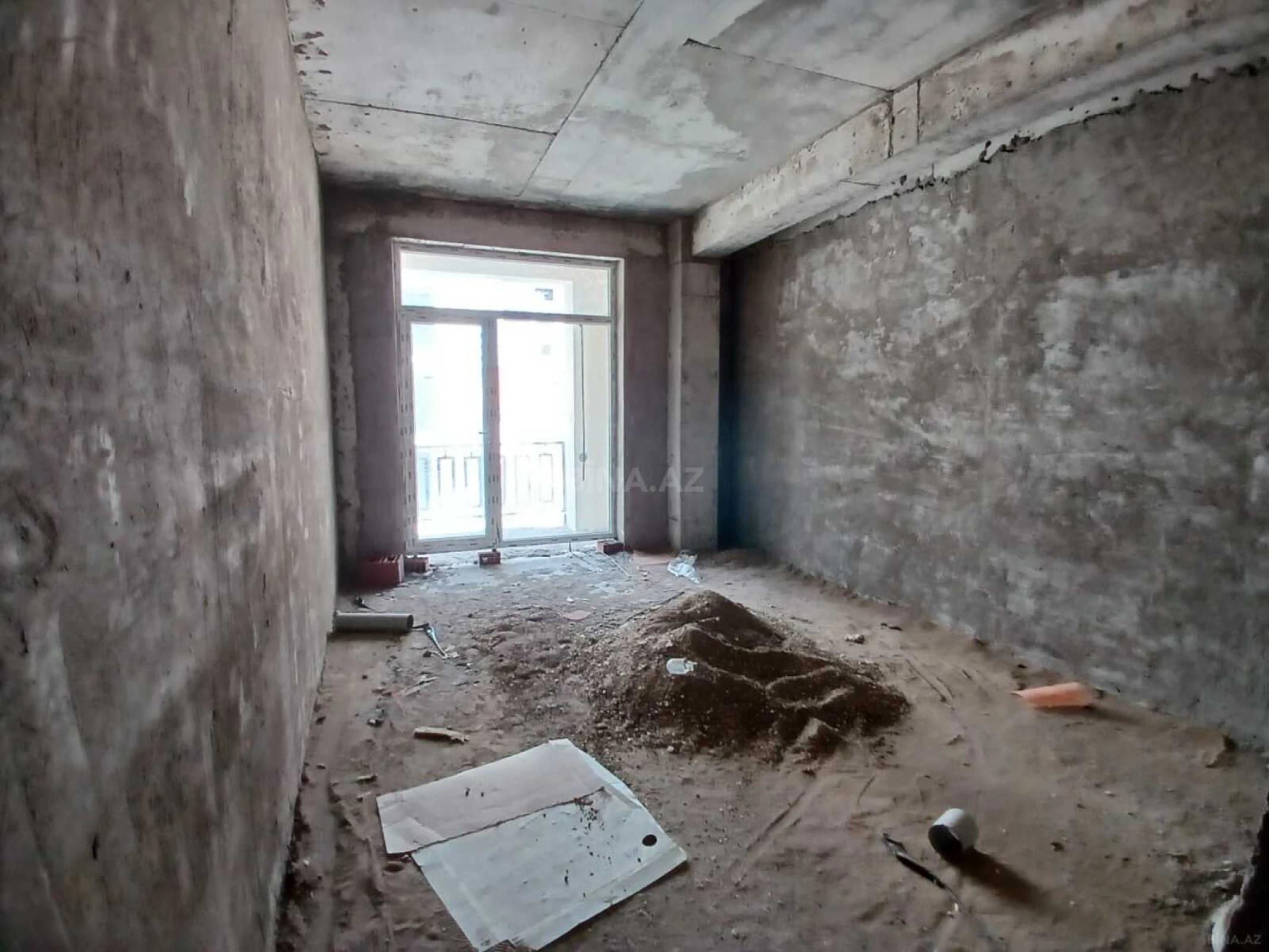 Satılır 4 otaqlı mənzil 231 m²