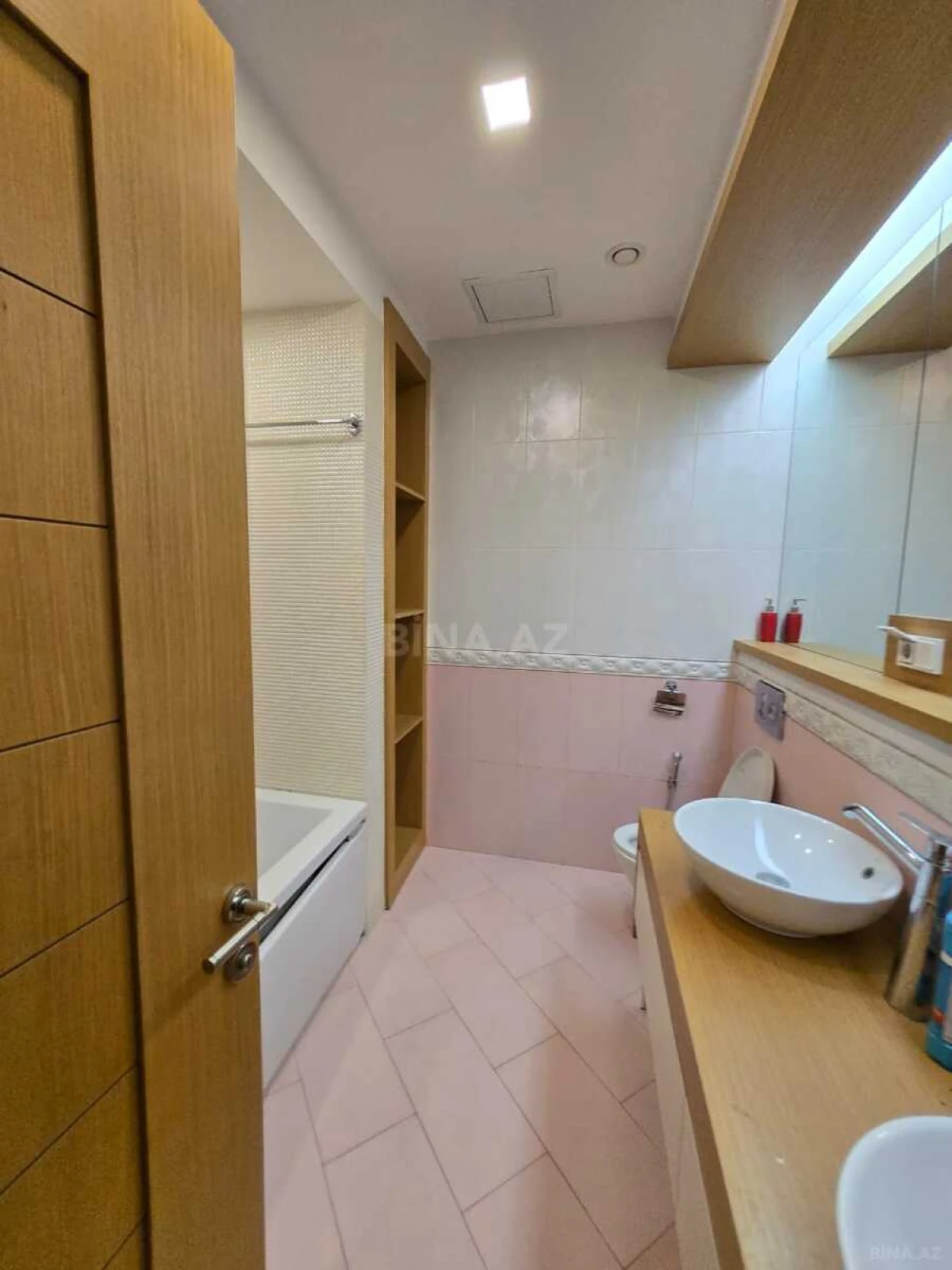 Kirayə verilir 5 otaqlı mənzil 280 m²