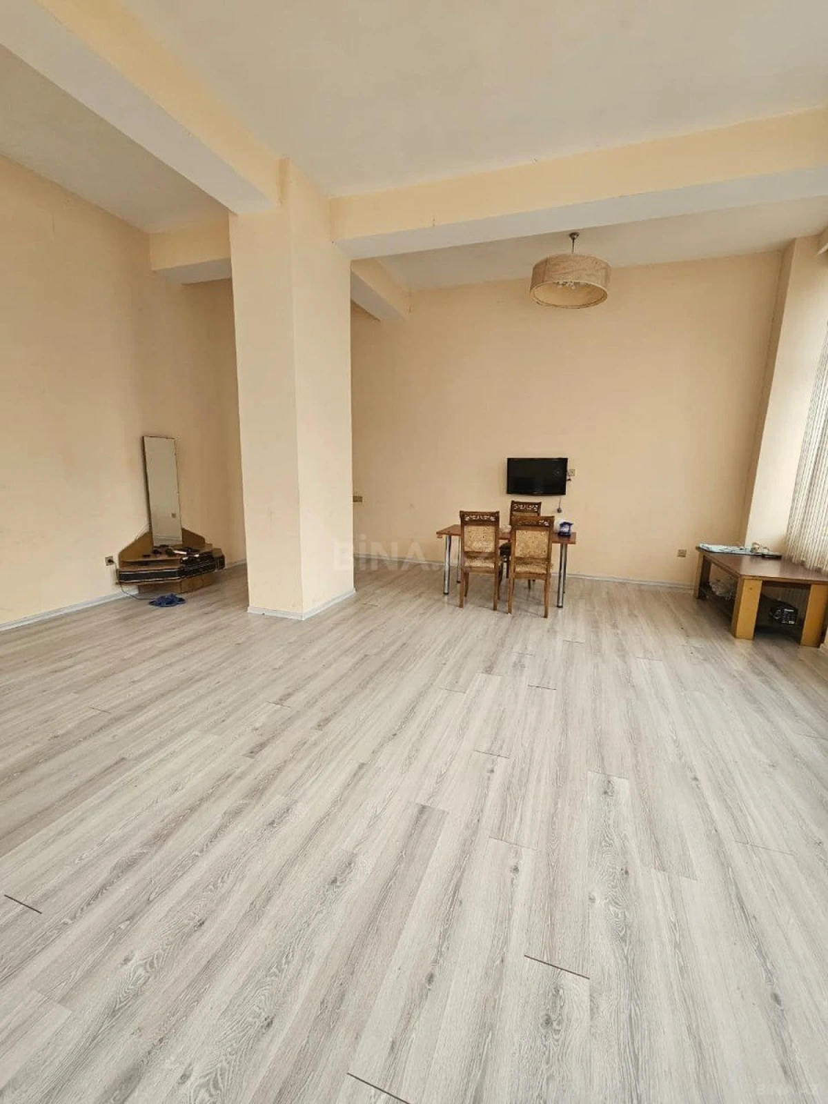 Satılır 3 otaqlı mənzil 108.8 m²