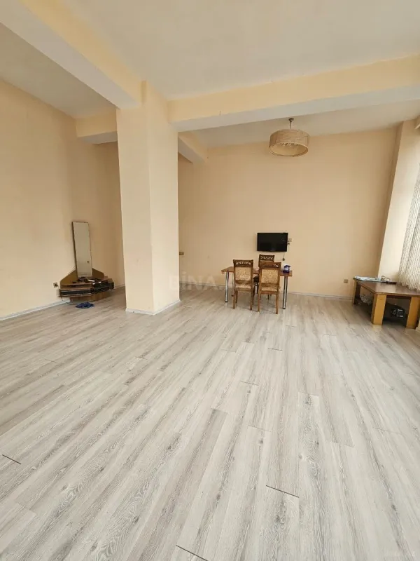 Satılır 3 otaqlı mənzil 108.8 m²