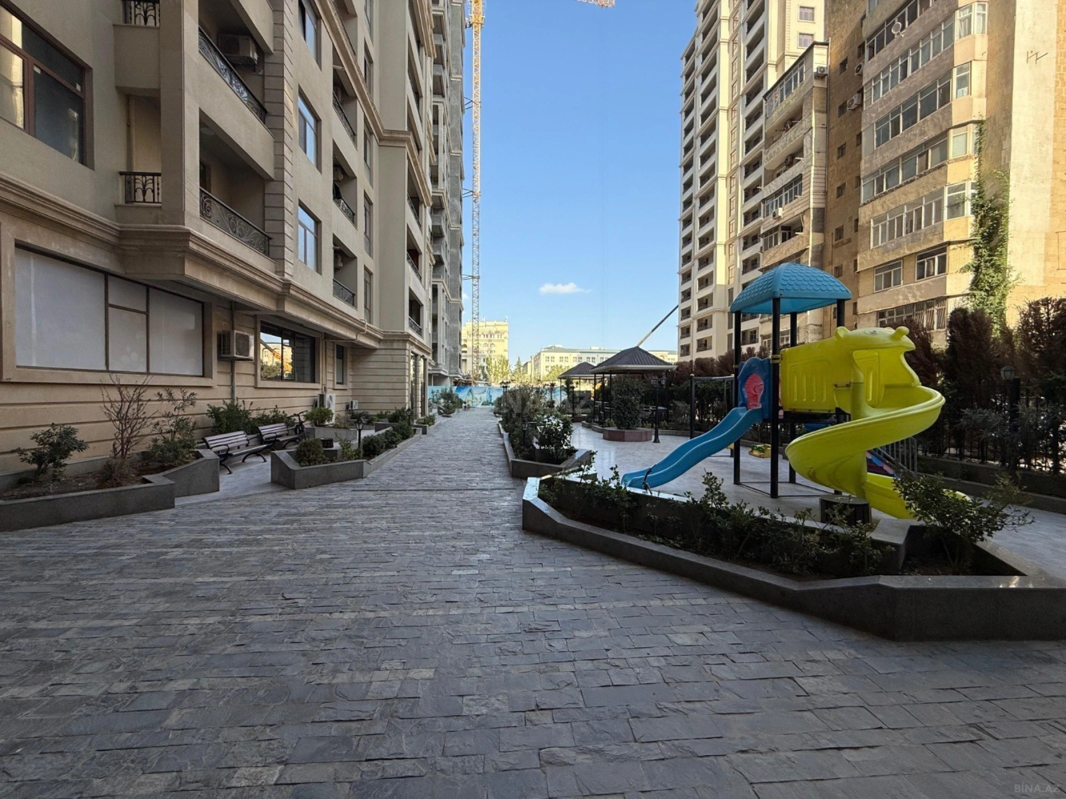 Satılır 3 otaqlı mənzil 104 m²