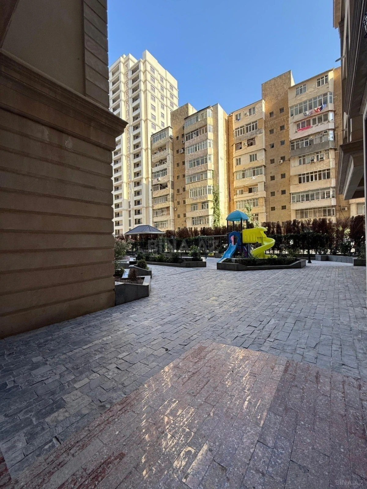Satılır 3 otaqlı mənzil 104 m²