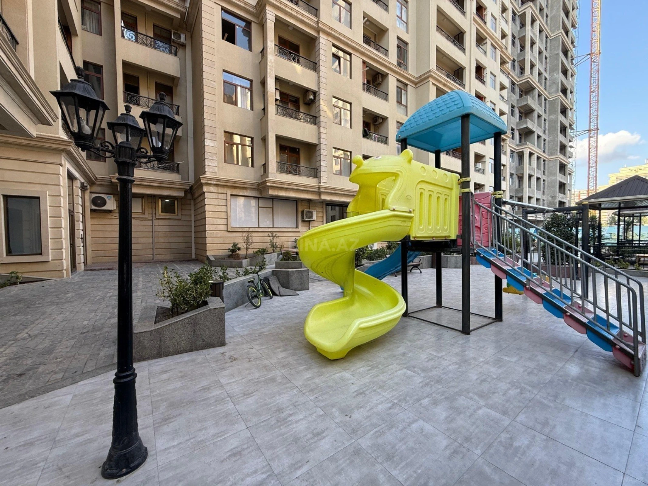 Satılır 3 otaqlı mənzil 104 m²