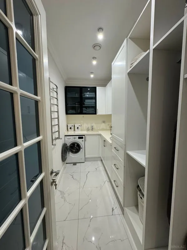 Satılır 5 otaqlı mənzil 300 m²