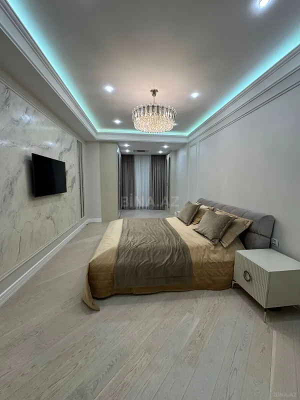 Satılır 5 otaqlı mənzil 300 m²