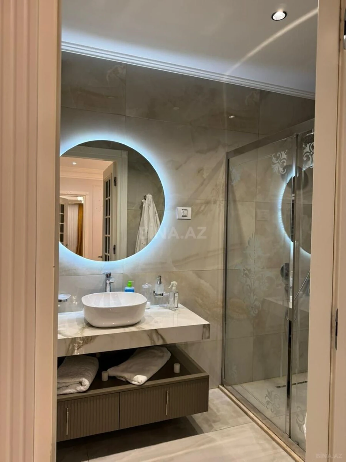 Satılır 5 otaqlı mənzil 300 m²