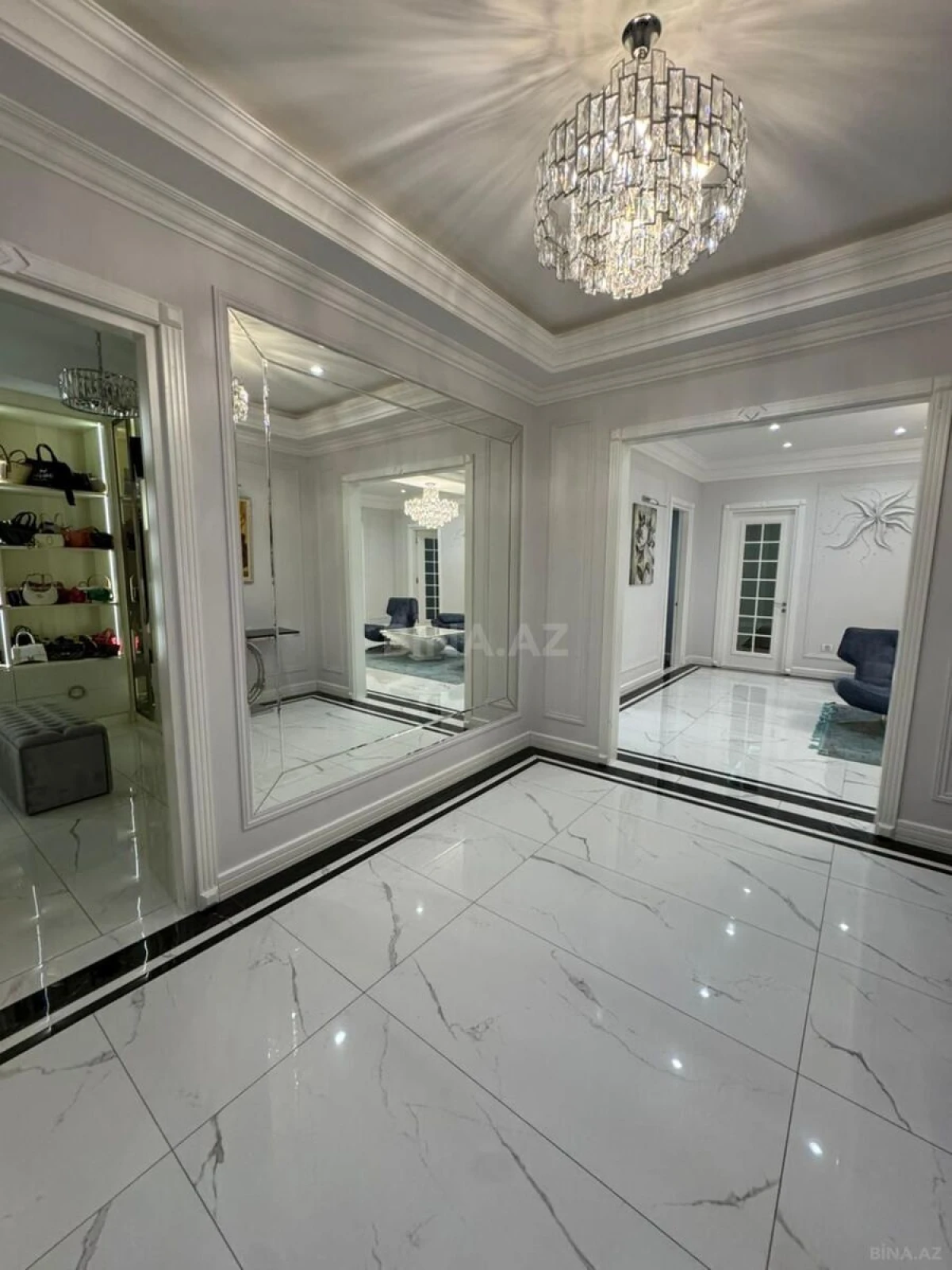 Satılır 5 otaqlı mənzil 300 m²