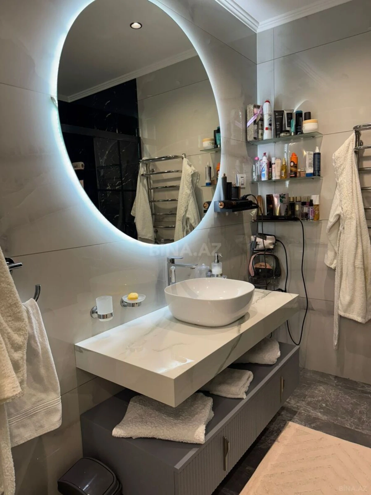 Satılır 5 otaqlı mənzil 300 m²