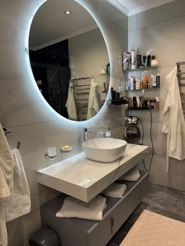 Satılır 5 otaqlı mənzil 300 m²