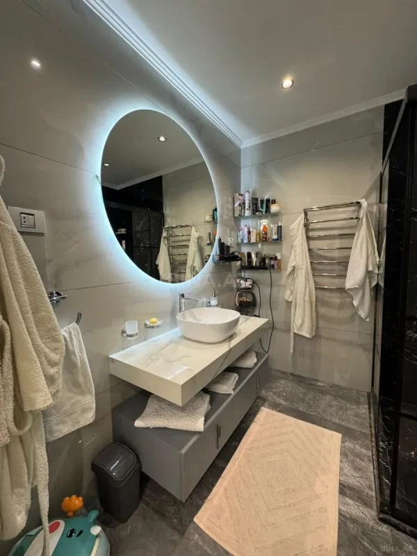 Satılır 5 otaqlı mənzil 300 m²