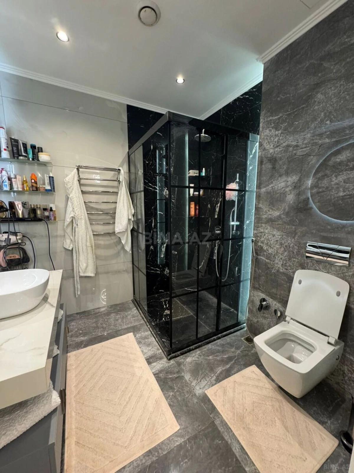 Satılır 5 otaqlı mənzil 300 m²