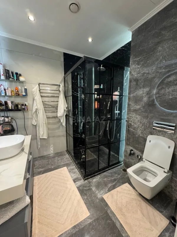 Satılır 5 otaqlı mənzil 300 m²