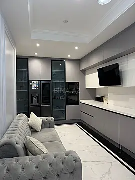 Satılır 5 otaqlı mənzil 300 m²