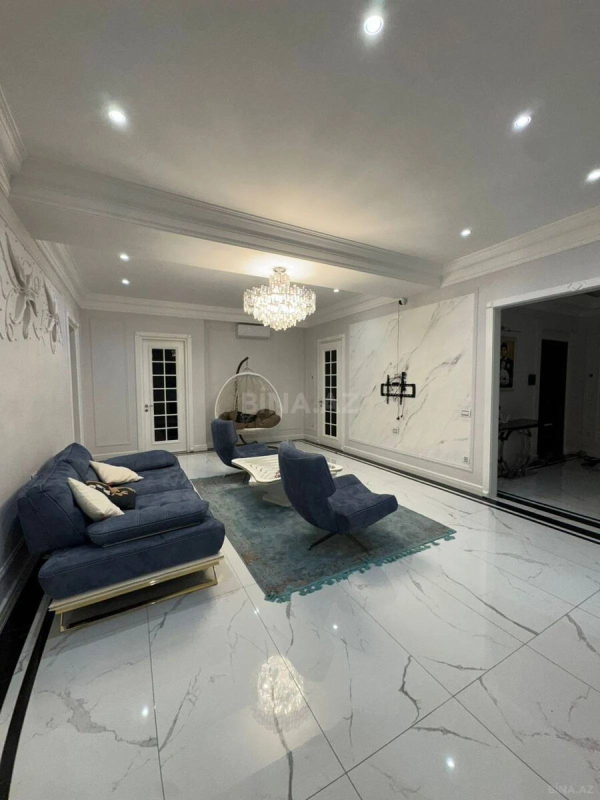 Satılır 5 otaqlı mənzil 300 m²