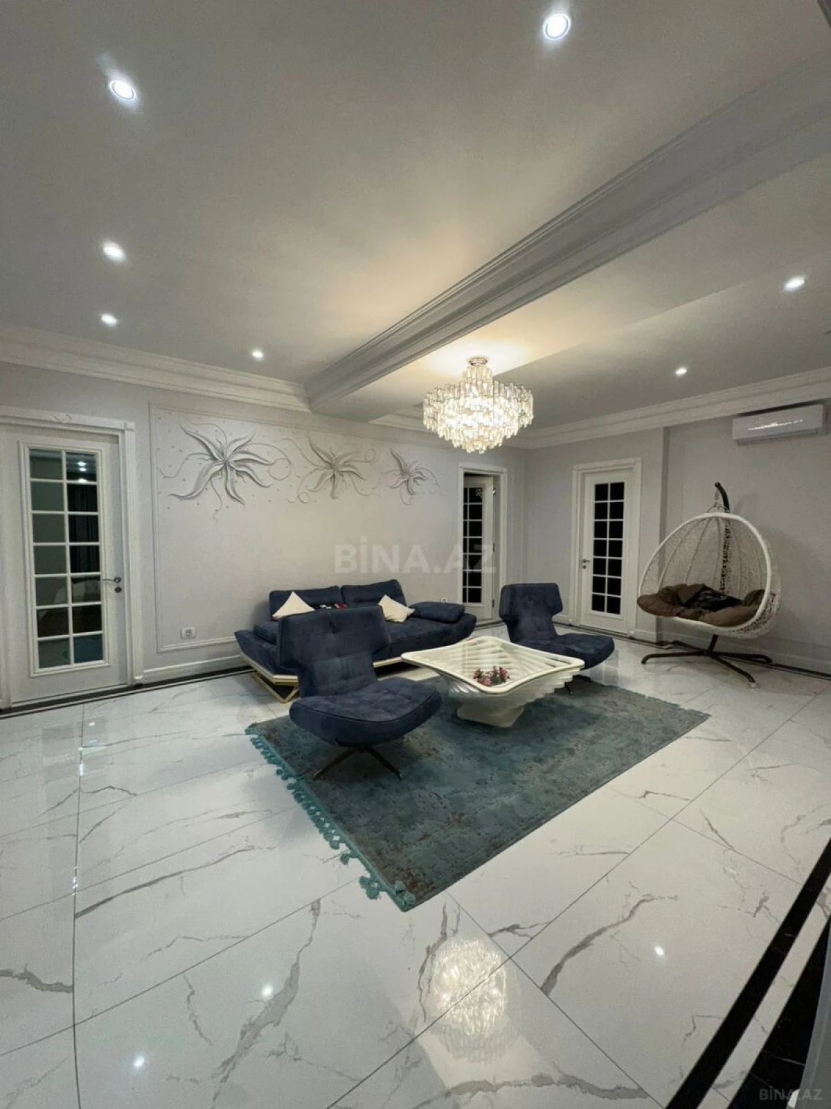 Satılır 5 otaqlı mənzil 300 m²