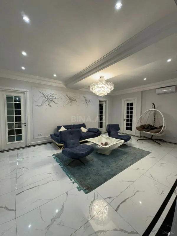 Satılır 5 otaqlı mənzil 300 m²