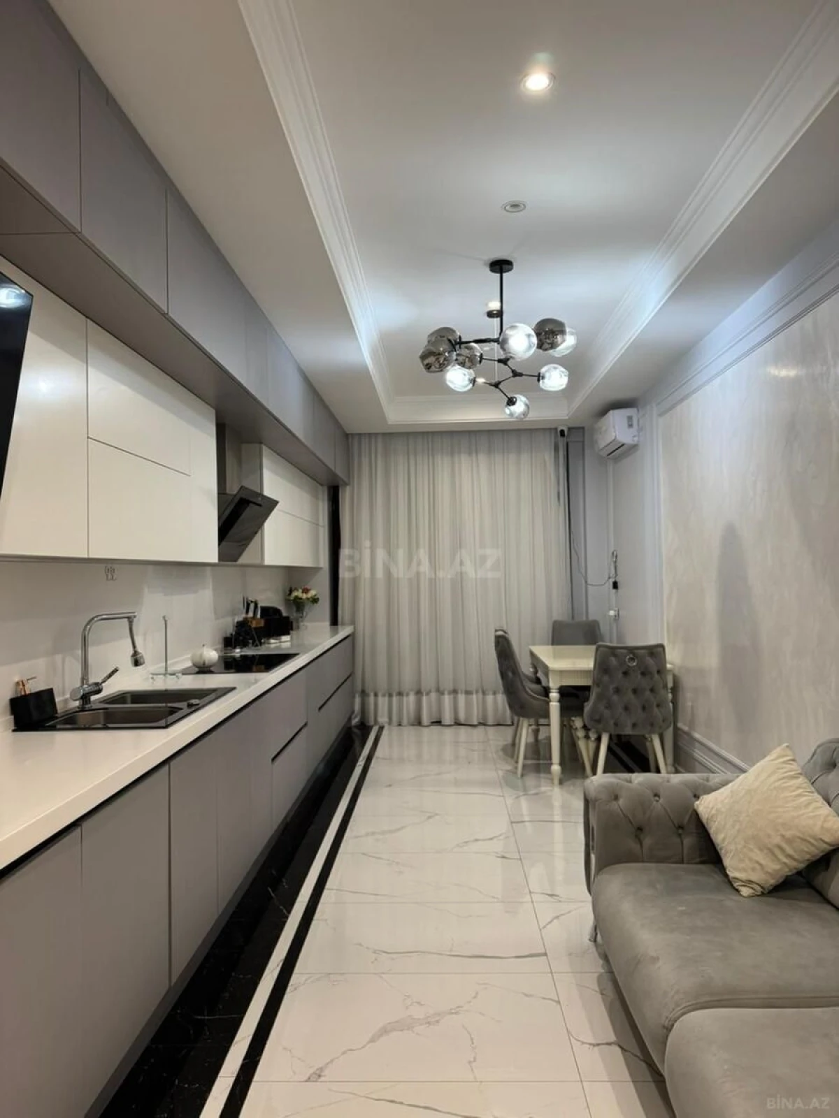 Satılır 5 otaqlı mənzil 300 m²