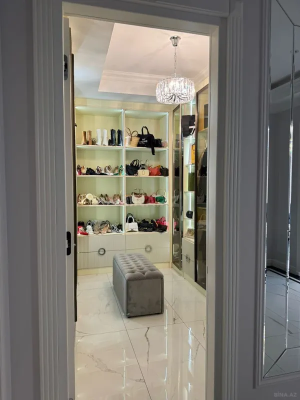 Satılır 5 otaqlı mənzil 300 m²