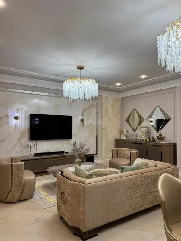 Satılır 5 otaqlı mənzil 300 m²