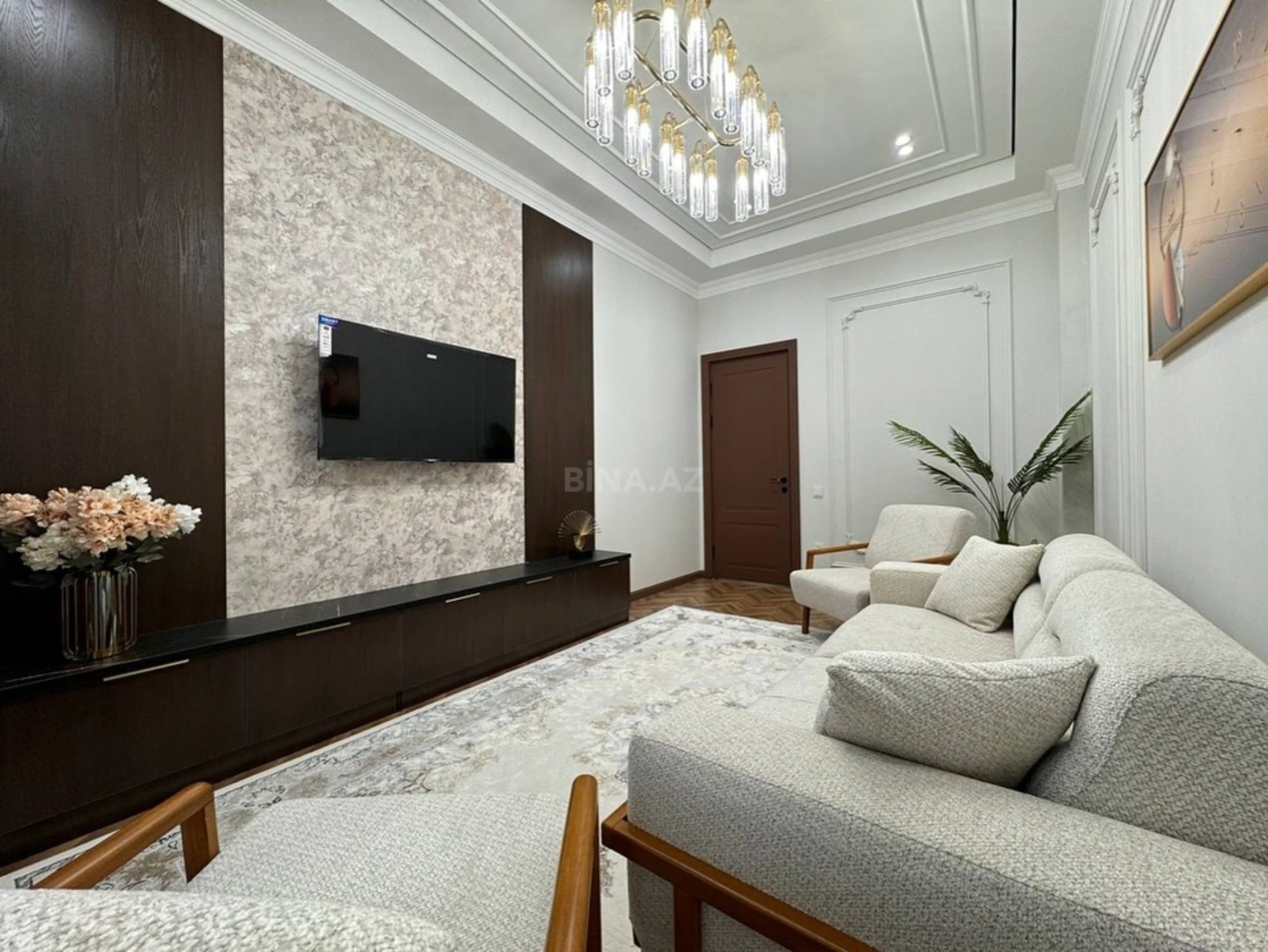 Kirayə verilir 3 otaqlı mənzil 130 m²