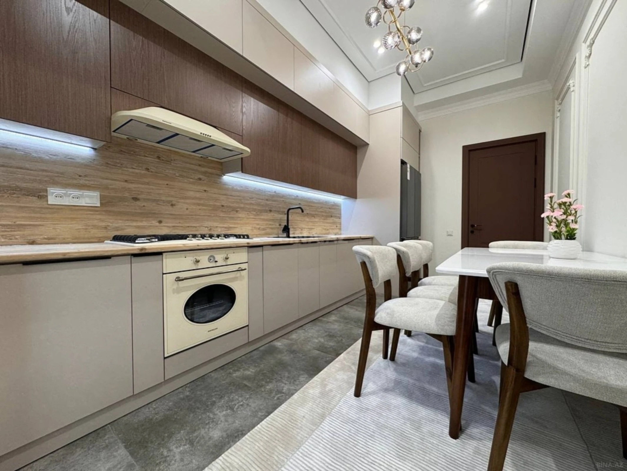 Kirayə verilir 3 otaqlı mənzil 130 m²