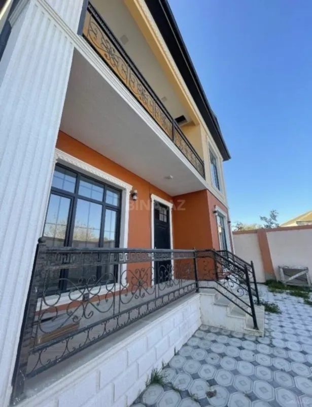 Satılır 6 otaqlı həyət evi 140 m²