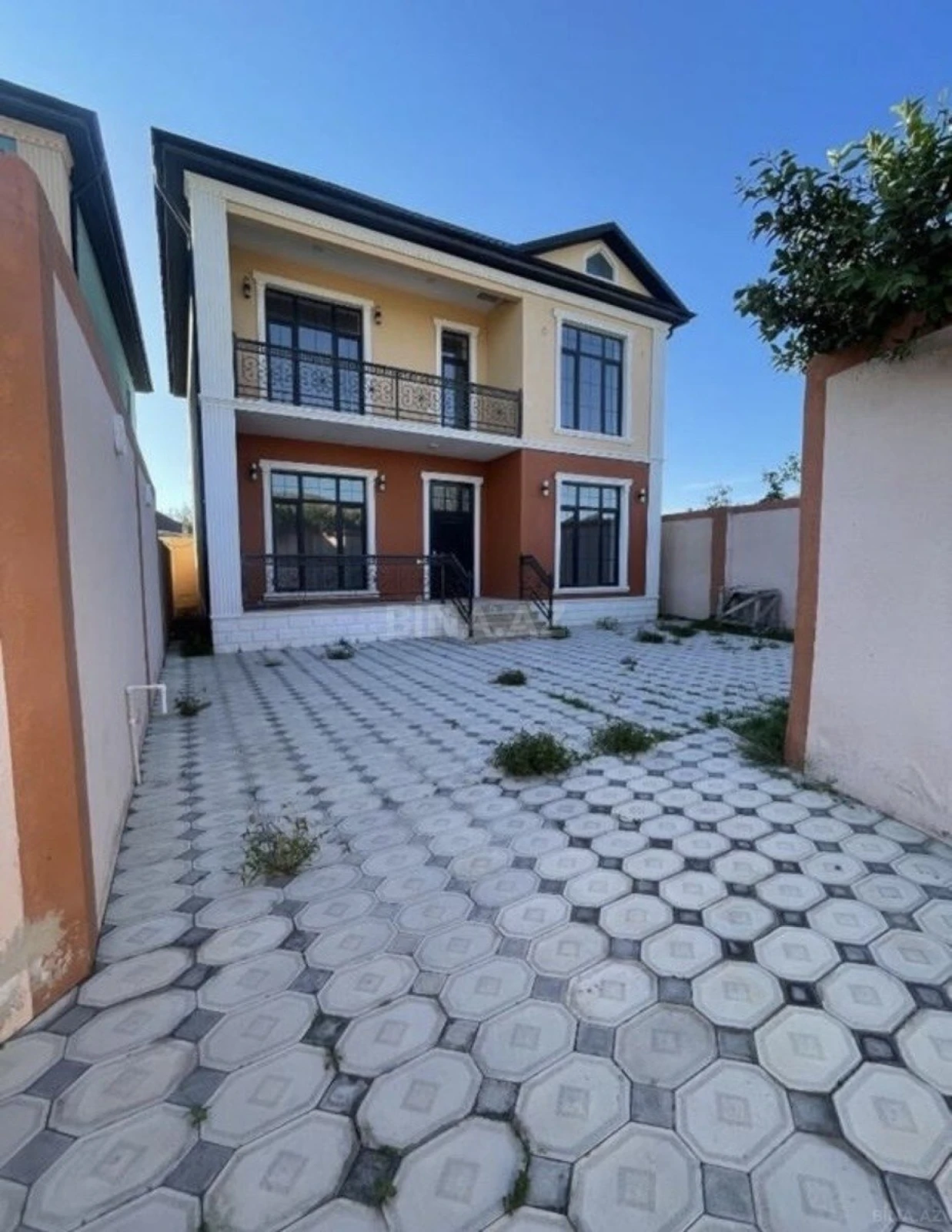 Satılır 6 otaqlı həyət evi 140 m²