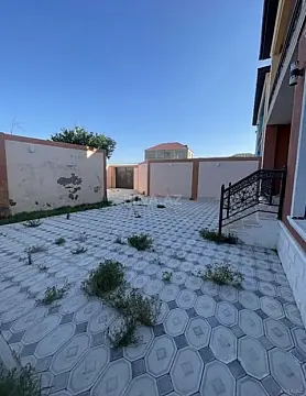 Satılır 6 otaqlı həyət evi 140 m²