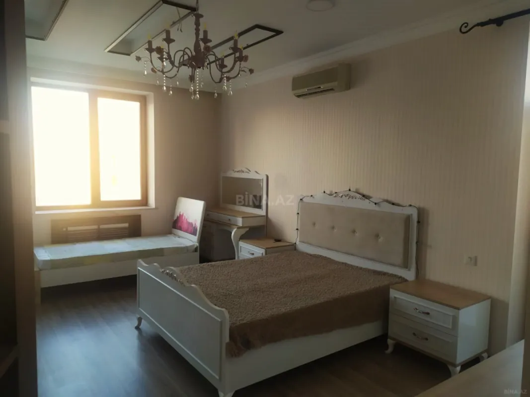 Satılır 4 otaqlı mənzil 165 m²