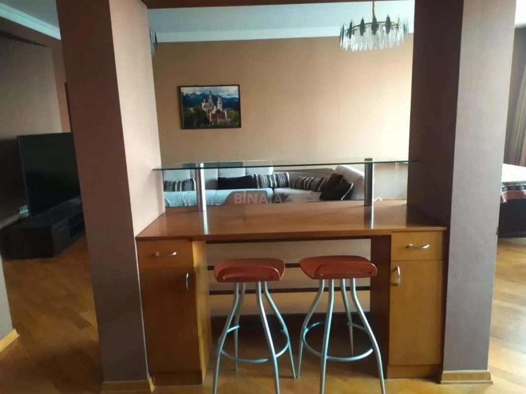 Satılır 4 otaqlı mənzil 165 m²