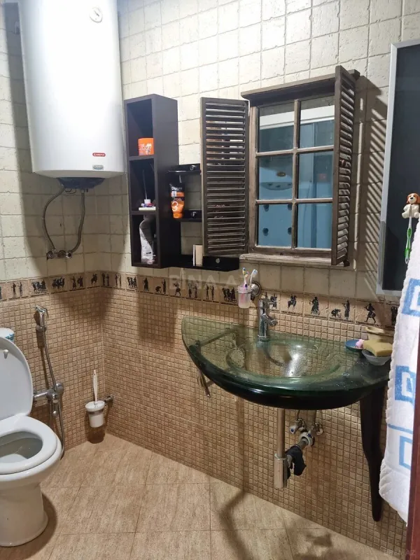 Satılır 4 otaqlı mənzil 165 m²
