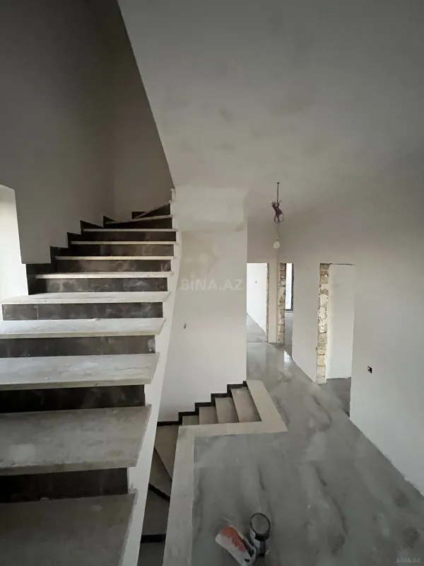 Satılır 5 otaqlı həyət evi 195 m²